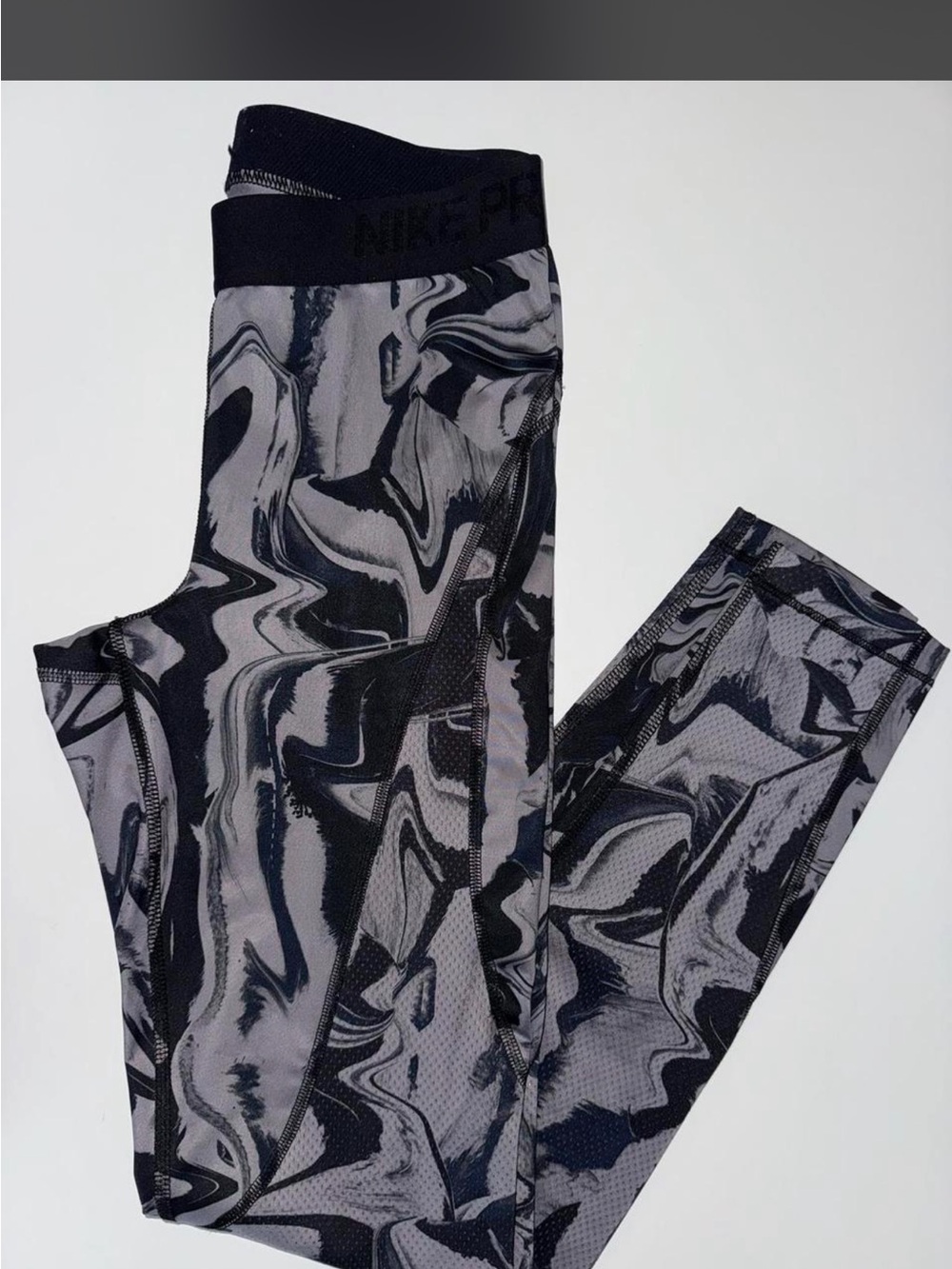 Nike Women’s Black & Gray Marble-Print Leggings
